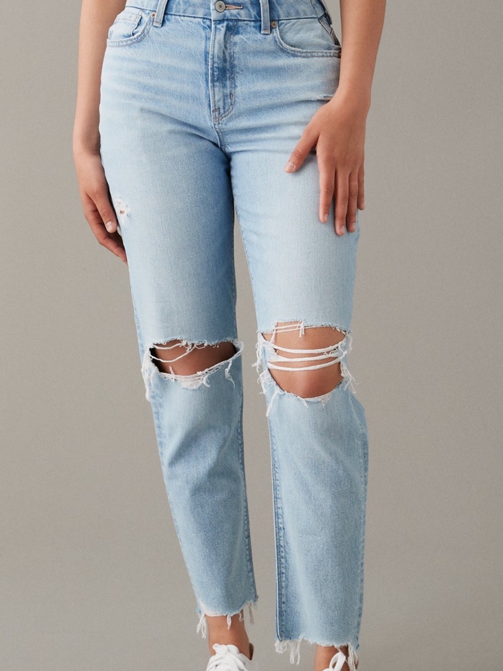 American Eagle Outfitters Strigid Curvy Mom Jeans - Light Blue Wash
